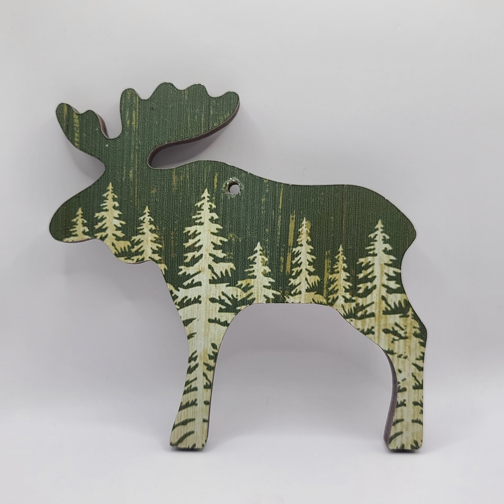 Hanging moose with forest scene decor / Ornament Cabin Rustic
